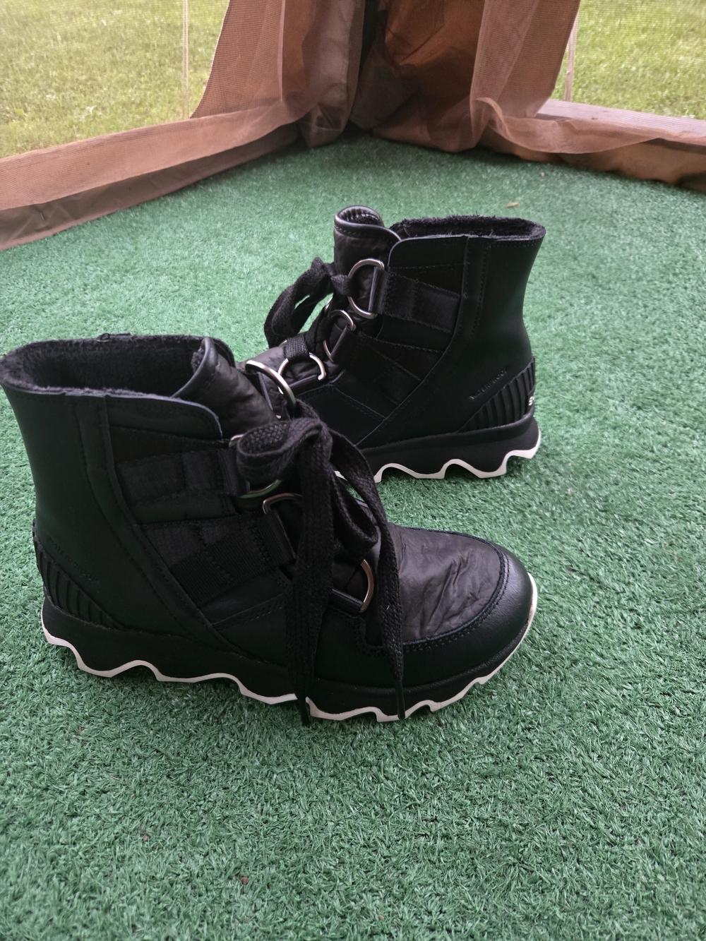 Sorel Women's Kinetic Short Lace boots
